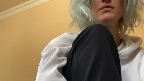 Snapshot of lea__elfie chatting on August 4, 2026, 7:44 am Lea Elfie online show from August 4, 2026, 7:44 am
