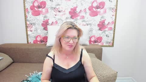 Snapshot of lea_fruit chatting on December 16, 2024, 7:21 pm Lea online show from December 16, 2024, 7:21 pm