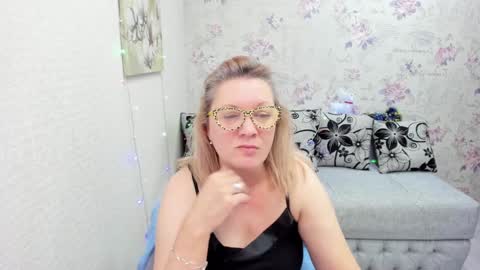 Snapshot of lea_fruit chatting on December 30, 2024, 11:37 am Lea online show from December 30, 2024, 11:37 am