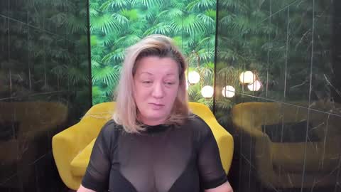 Snapshot of lea_fruit chatting on January 2, 2025, 5:03 am Lea online show from January 2, 2025, 5:03 am