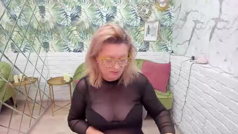 Snapshot of lea_fruit chatting on January 4, 2025, 8:06 am Lea online show from January 4, 2025, 8:06 am