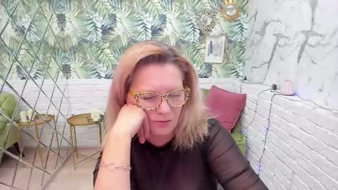 Snapshot of lea_fruit chatting on January 4, 2025, 11:43 am Lea online show from January 4, 2025, 11:43 am