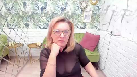 Snapshot of lea_fruit chatting on January 5, 2025, 5:09 am Lea online show from January 5, 2025, 5:09 am