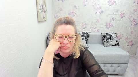 Snapshot of lea_fruit chatting on January 18, 2025, 11:43 am Lea online show from January 18, 2025, 11:43 am