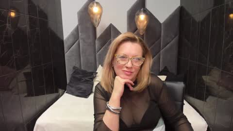 Snapshot of lea_fruit chatting on February 4, 2025, 7:33 pm Lea online show from February 4, 2025, 7:33 pm