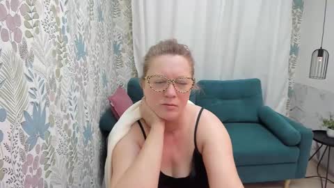 Snapshot of lea_fruit chatting on February 23, 2025, 8:28 am Lea online show from February 23, 2025, 8:28 am