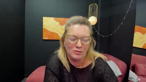 Snapshot of lea_fruit chatting on March 1, 2025, 2:44 pm Lea online show from March 1, 2025, 2:44 pm