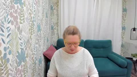 Snapshot of lea_fruit chatting on March 2, 2025, 5:12 am Lea online show from March 2, 2025, 5:12 am