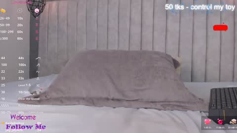 Snapshot of lea_gray chatting on January 10, 2025, 10:04 pm    online show from January 10, 2025, 10:04 pm