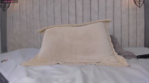 Snapshot of lea_gray chatting on February 6, 2025, 7:29 pm    online show from February 6, 2025, 7:29 pm