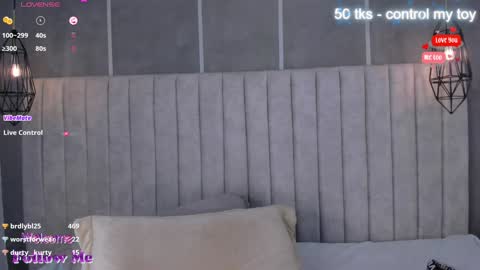 Snapshot of lea_gray chatting on February 7, 2025, 11:24 pm    online show from February 7, 2025, 11:24 pm