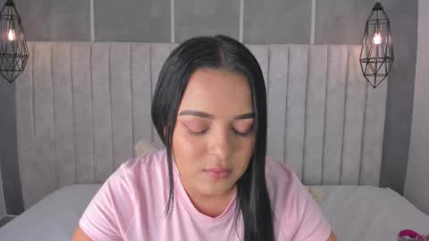 Snapshot of lea_gray chatting on February 18, 2025, 7:09 pm    online show from February 18, 2025, 7:09 pm