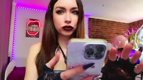 lea_loon online show from May 6, 2026, 9:03 am