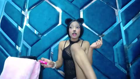 lea sewwtly online show from October 18, 2025, 1:23 pm