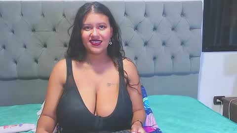 Snapshot of leah_gomed chatting on July 25, 2026, 5:54 pm Leah online show from July 25, 2026, 5:54 pm