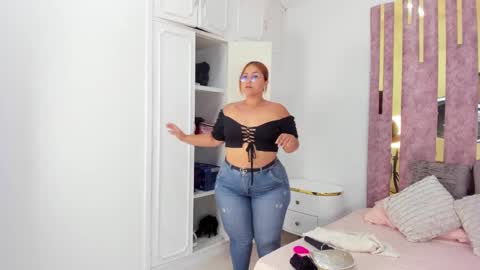 Snapshot of leahbarker chatting on January 14, 2025, 12:00 am Leah online show from January 14, 2025, 12:00 am