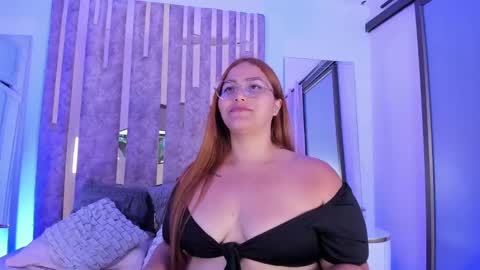 Snapshot of leahbarker chatting on February 21, 2025, 2:28 am Leah online show from February 21, 2025, 2:28 am