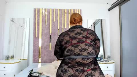 Snapshot of leahbarker chatting on February 27, 2025, 11:26 pm Leah online show from February 27, 2025, 11:26 pm