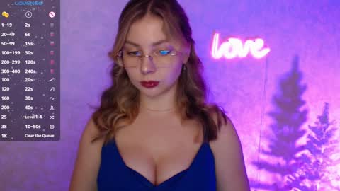 Leah Barton online show from December 10, 2024, 11:22 am