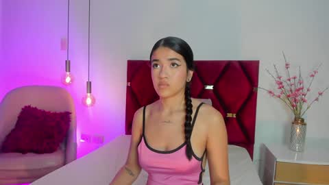 Leah Carter online show from December 12, 2024, 5:48 pm