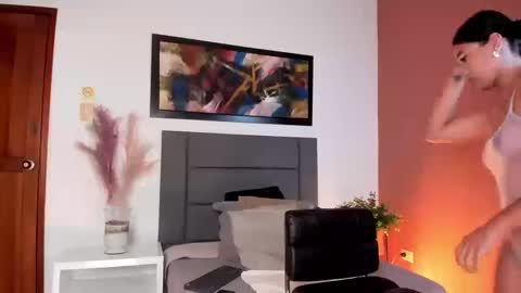 Leah Carter online show from September 24, 2025, 8:01 pm