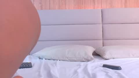 Snapshot of leahhtaylor chatting on February 24, 2026, 8:29 pm leahhtaylor online show from February 24, 2026, 8:29 pm