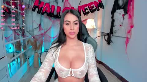 Snapshot of leahjones_ chatting on October 11, 2025, 2:04 pm Leah Jones online show from October 11, 2025, 2:04 pm