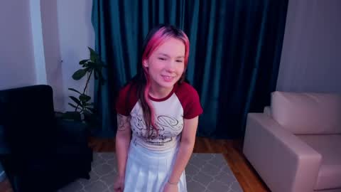 Snapshot of leahmerced chatting on April 7, 2026, 4:07 pm Luna online show from April 7, 2026, 4:07 pm