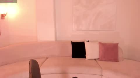 leahnovac online show from September 16, 2025, 11:22 am