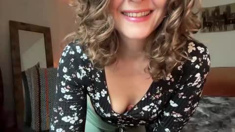 Leah Sparkles online show from November 2, 2025, 4:31 pm