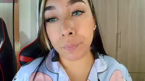Snapshot of leahtemptation chatting on April 14, 2026, 3:07 pm leah online show from April 14, 2026, 3:07 pm