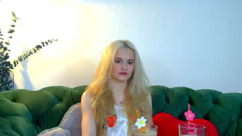Snapshot of lealamour chatting on July 11, 2026, 6:49 am Lea online show from July 11, 2026, 6:49 am