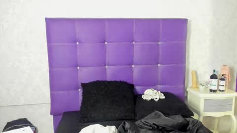 Snapshot of leamoreau__ chatting on October 9, 2025, 12:03 pm leamoreau__ online show from October 9, 2025, 12:03 pm