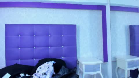 Snapshot of leamoreau__ chatting on October 11, 2025, 12:04 pm leamoreau__ online show from October 11, 2025, 12:04 pm