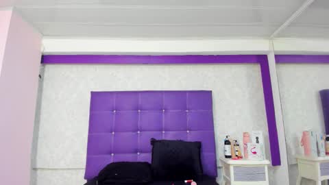 Snapshot of leamoreau__ chatting on October 14, 2025, 12:17 pm leamoreau__ online show from October 14, 2025, 12:17 pm