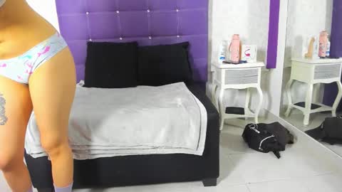 Snapshot of leamoreau__ chatting on November 5, 2025, 11:10 am leamoreau__ online show from November 5, 2025, 11:10 am