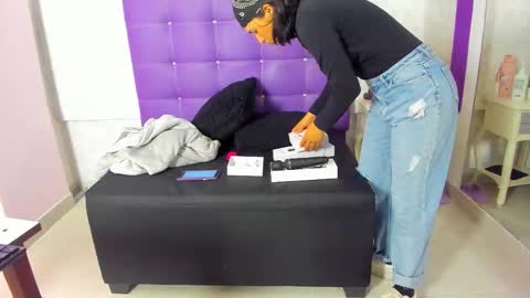 Snapshot of leamoreau__ chatting on November 14, 2025, 11:31 am leamoreau__ online show from November 14, 2025, 11:31 am