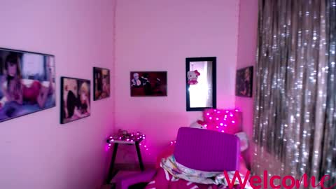 Leandra online show from December 5, 2024, 6:22 pm