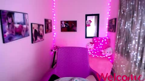Leandra online show from December 6, 2024, 6:39 pm