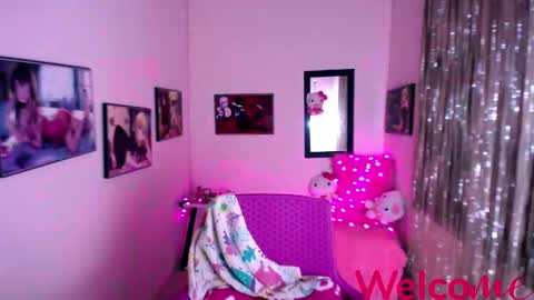 Leandra online show from December 10, 2024, 6:38 pm