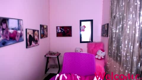 Leandra online show from December 26, 2024, 6:43 pm