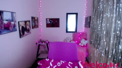 Leandra online show from February 13, 2025, 3:24 pm