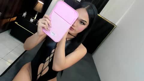 Snapshot of leannadavies chatting on October 4, 2025, 6:50 pm leanna online show from October 4, 2025, 6:50 pm