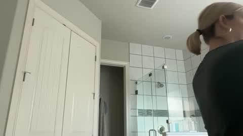 leanneluxecouple online show from September 14, 2025, 1:21 pm