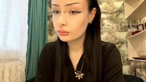 Kiki online show from April 14, 2026, 3:29 pm