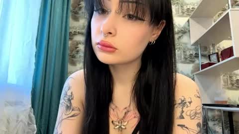 Kiki online show from April 16, 2026, 3:13 pm
