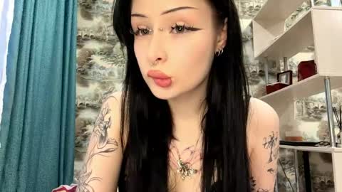 Kiki online show from April 21, 2026, 4:34 pm