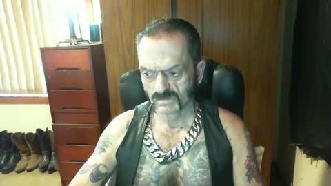 leathergreaser online show from December 22, 2024, 10:25 pm