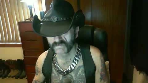 Snapshot of leathergreaser chatting on September 14, 2025, 8:41 pm leathergreaser online show from September 14, 2025, 8:41 pm