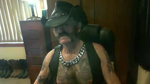 Snapshot of leathergreaser chatting on September 18, 2025, 12:45 am leathergreaser online show from September 18, 2025, 12:45 am